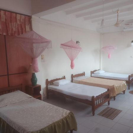 Hotel Shalini Anuradhapura Ruang foto