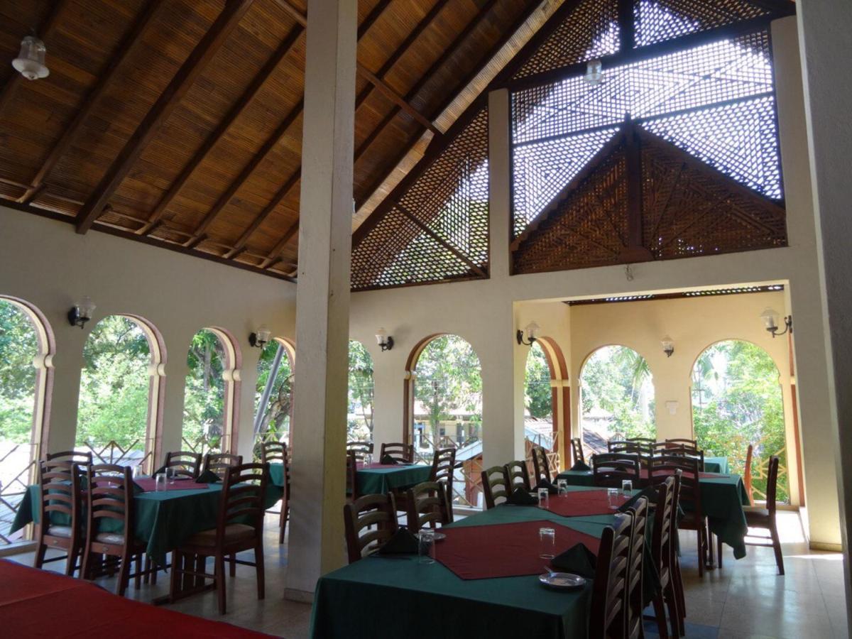 Hotel Shalini Anuradhapura Bagian luar foto