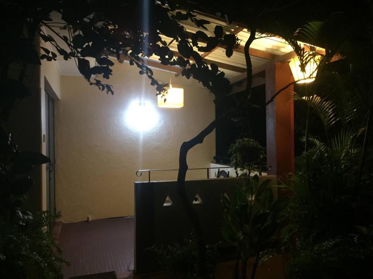 Hotel Shalini Anuradhapura Bagian luar foto