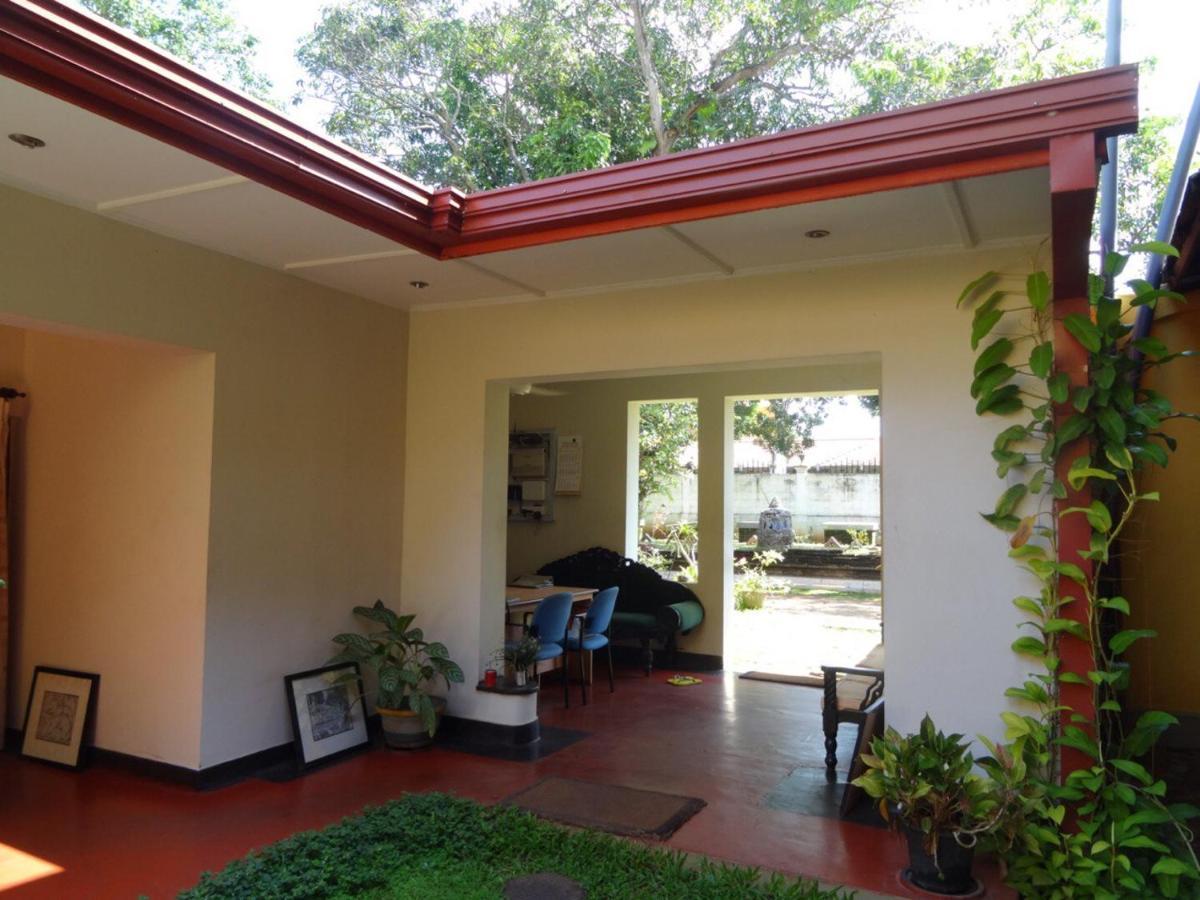 Hotel Shalini Anuradhapura Bagian luar foto