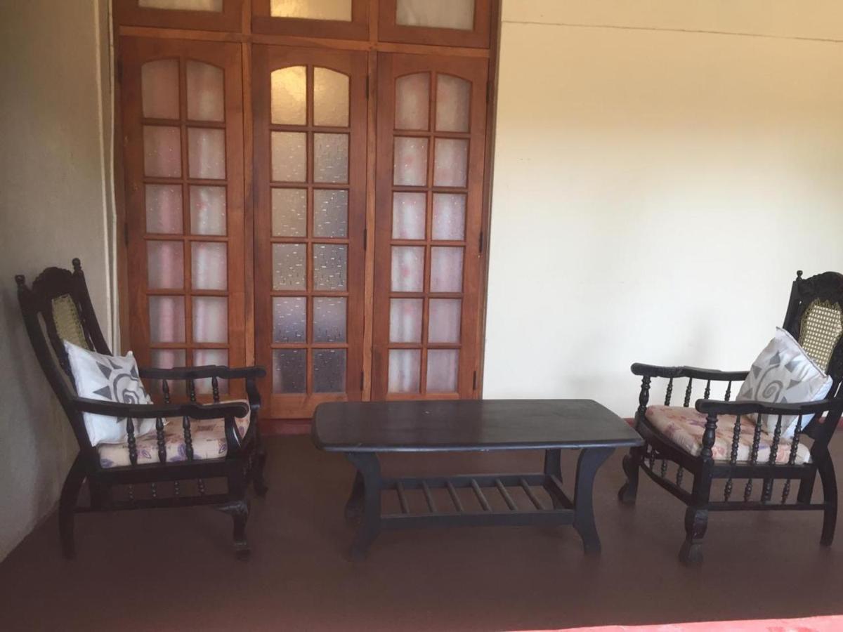 Hotel Shalini Anuradhapura Bagian luar foto