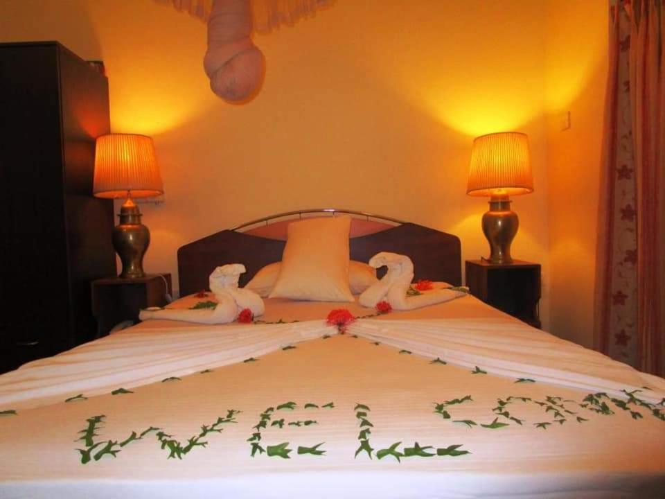 Hotel Shalini Anuradhapura Bagian luar foto
