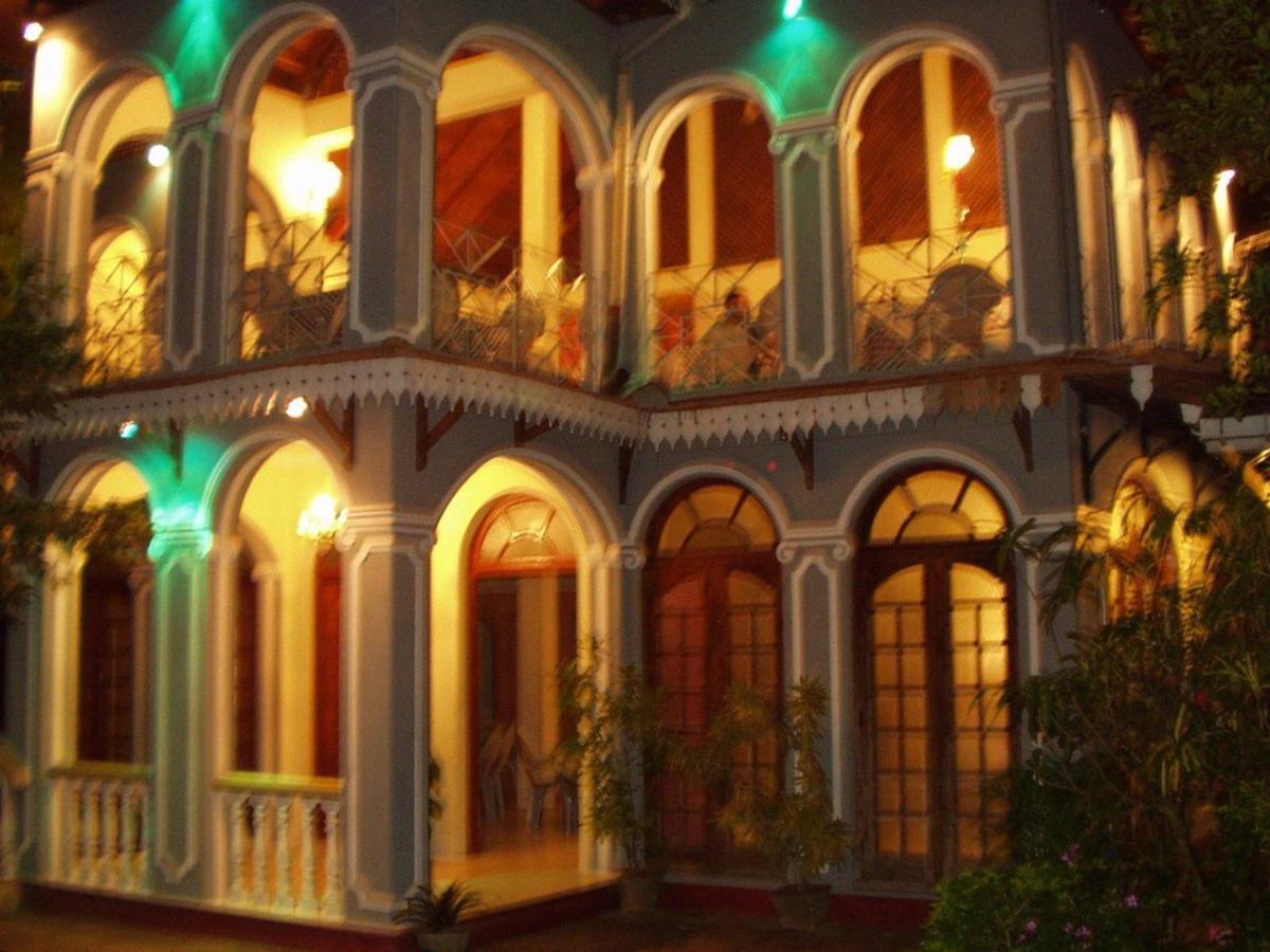 Hotel Shalini Anuradhapura Bagian luar foto