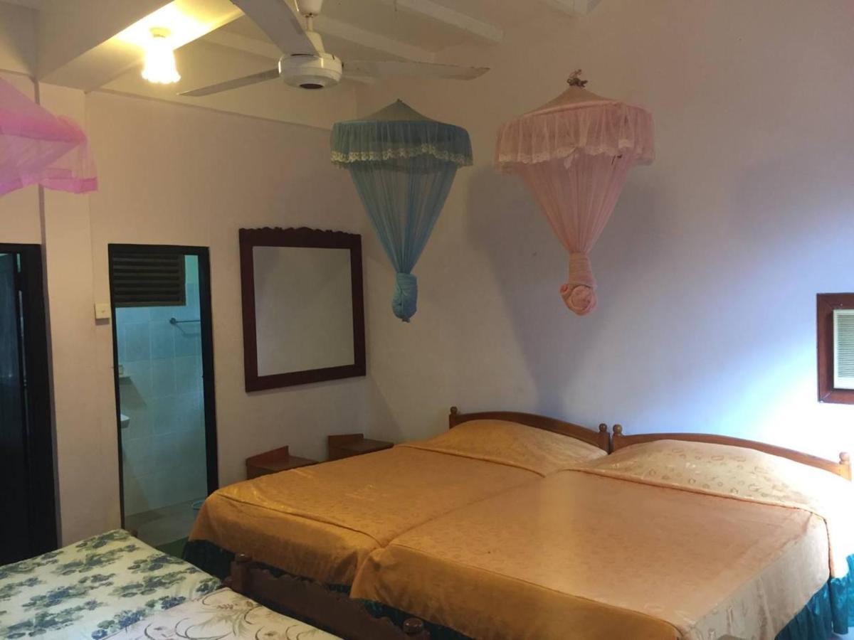 Hotel Shalini Anuradhapura Bagian luar foto