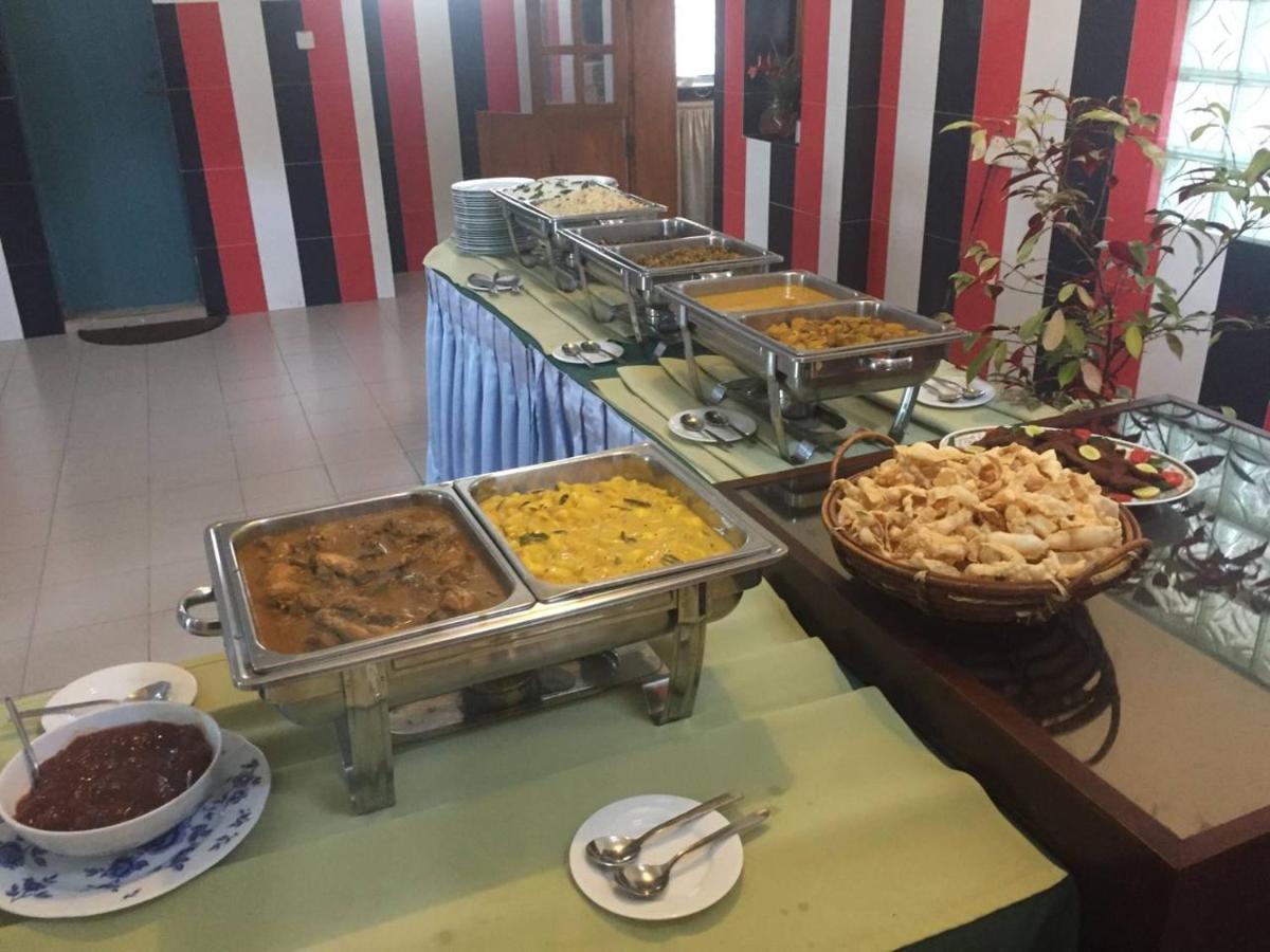 Hotel Shalini Anuradhapura Bagian luar foto