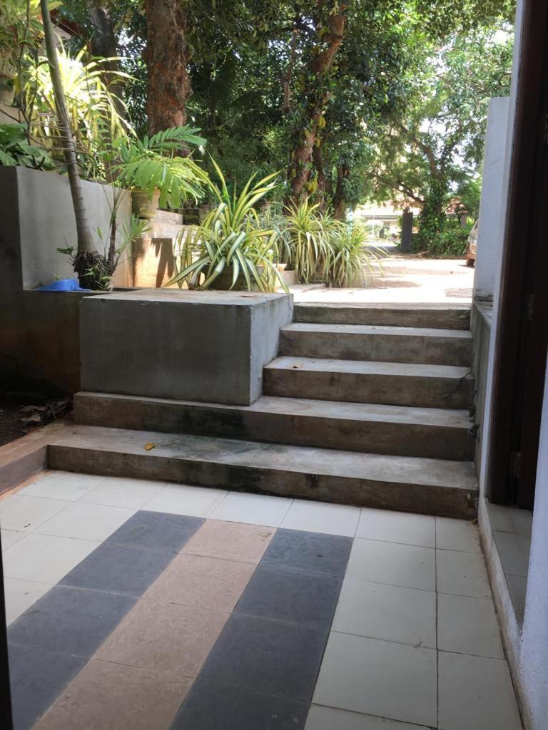 Hotel Shalini Anuradhapura Bagian luar foto