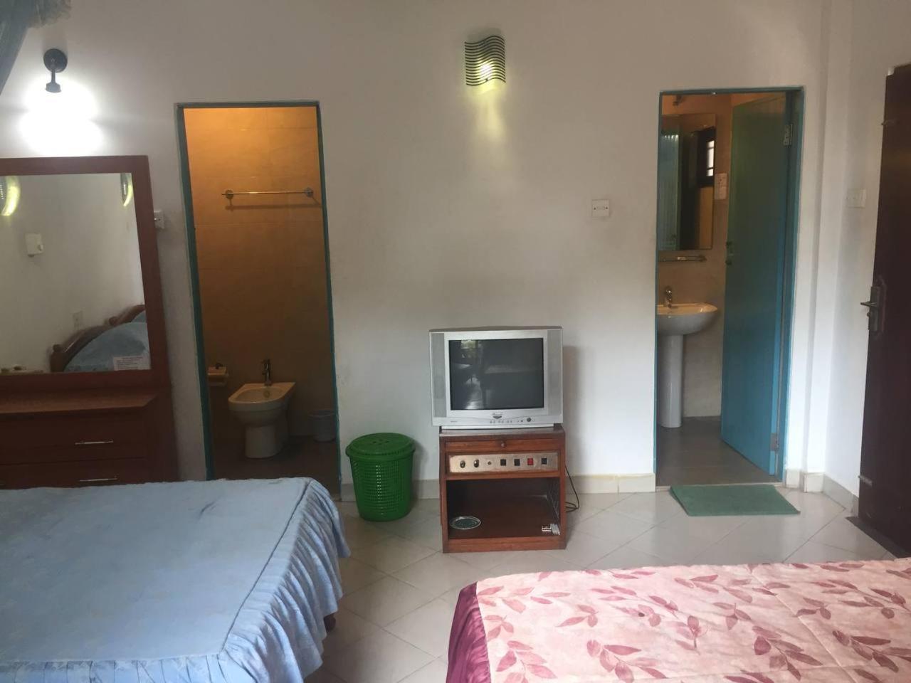 Hotel Shalini Anuradhapura Ruang foto